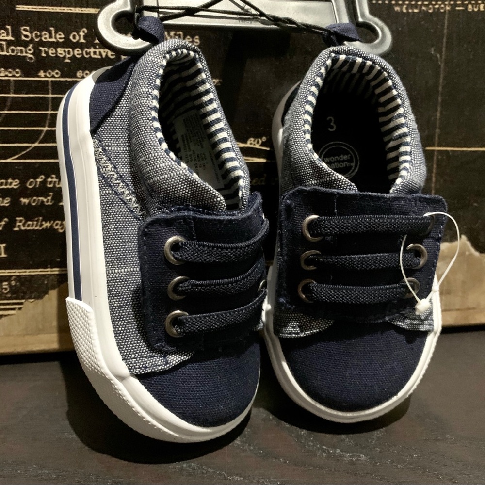 NWT Wonder Nation Boys Casual Cap Toe Sneakers